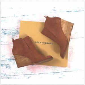 SALE Lucky Brand 9.5M Suede Wedge